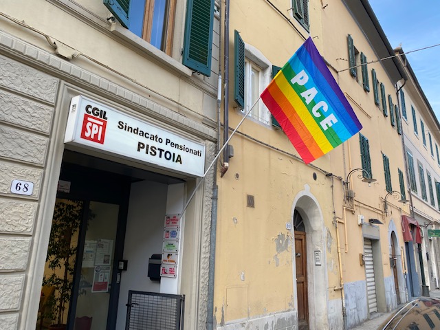esponiamo_le_bandiere_della_pace_22_febbraio_2022.jpg